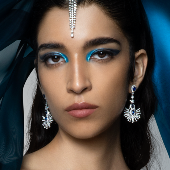 Anting Berlian Realm Devotion yang Iconic untuk Tampilan Bollywood Style