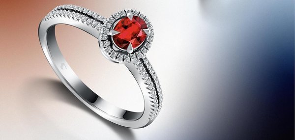 Kenapa Perhiasan Berlian Berhiaskan Ruby Cocok Jadi Hadiah Anniversary Pernikahan?