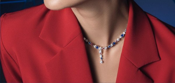 Mengapa Blue Sapphire Cocok untuk Kalung Emas Model Terbaru dengan Berlian?