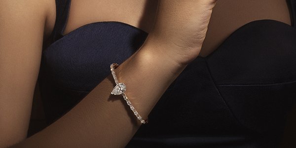 Kalung Berlian Solitaire, Pilihan Tepat Hadiah untuk Pasangan di Hari Lebaran
