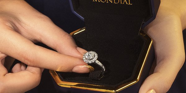 5 Tips Memilih Cincin Lamaran Terbaru yang Sesuai Bersama Kekasih