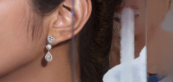 Cari Tahu Model Anting Emas yang Sesuai dengan Bentuk Wajahmu