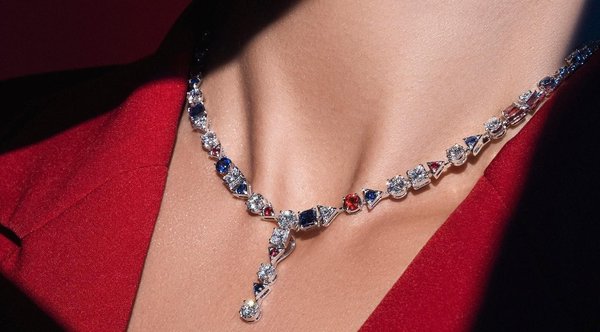 Perhatikan 7 Hal Ini Sebelum Kenakan Kalung Emas Kekinian dengan Berlian untuk Daily Wear