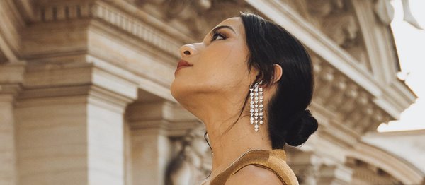 Inspirasi Glamour Look ala Putri Marino dengan Memakai Anting Berlian MONDIAL yang Mewah