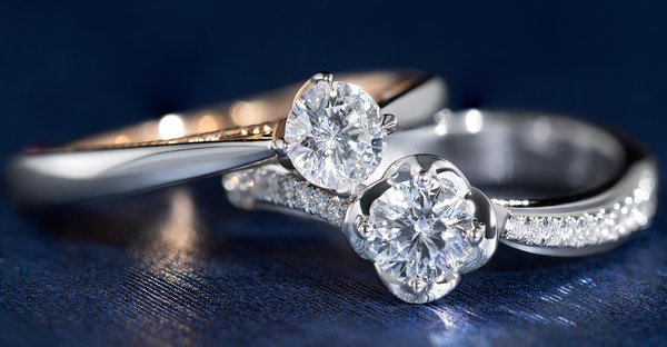 Cincin Pernikahan Apa yang Sempurna untuk Classic Wedding Dress?