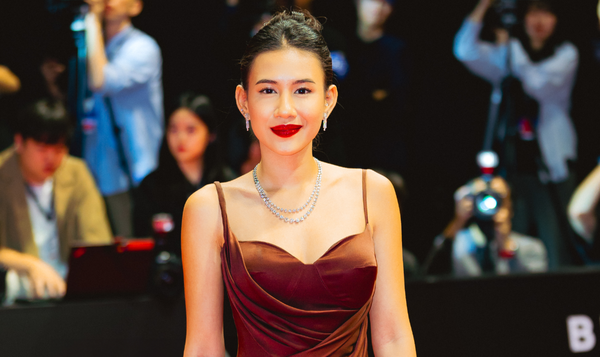 Stunning ala Shenina Cinnamon di Red Carpet, Ini Tips Padu Padan Kalung Wanita dengan Dress Mewah