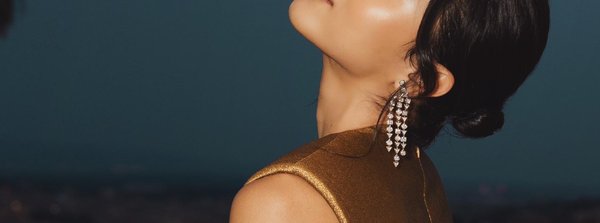 Lihat Model Diamond Earrings Terbaru untuk Dikenakan ke Pesta yang Mewah