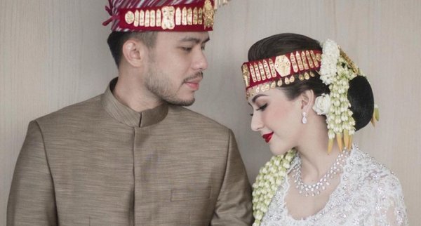 Model Cincin Nikah Berlian yang Sedang Populer di Kalangan Selebriti Indonesia