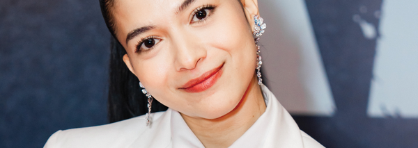 Tips Styling Anting-Anting Panjang dengan Anting-Anting Tusuk