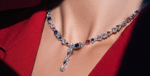 Top Fakta Blue Sapphire yang Menghiasi Kalung Model Terbaru dengan Berlian