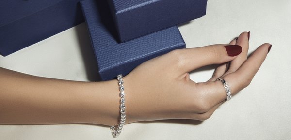 5 Modern Bracelet Ini Wajib Dimiliki oleh Para Wanita yang ingin Tampil Percaya Diri