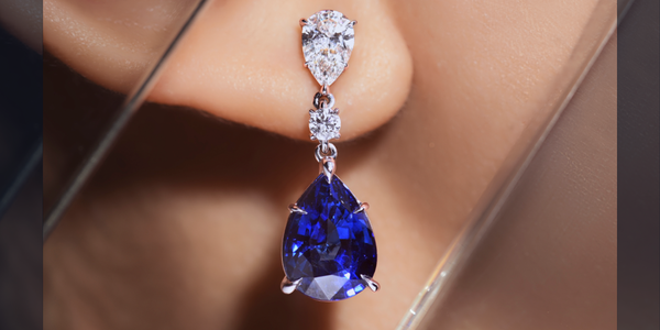 Daya Tarik Anting Blue Sapphire Ini Bikin Siapapun Langsung Jatuh Hati