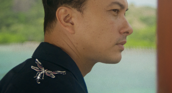 Pesona Terbaru Nicholas Saputra Memakai Fancy Cut Diamond Berhiaskan Flora dan Fauna