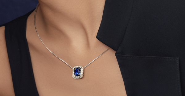 Mengapa Kalung Liontin dengan Precious Stones Menjadi Hadiah yang Penuh Makna?